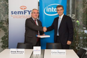 D. Josep Basora, presidente de la semFyC; y D. Carlos Piqueras,  Dtor de Desarrollo de Negocio de Intel