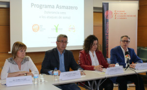FOTO: Santiago Carrizo, Presidente de la Sociedad Aragonesa del Aparato Respiratorio (SADAR); Carlos Colás; Presidente de la Asociación Aragonesa de Alergia (ALERGOARAGON); Gloria Navarro, Médico titular del Centro de Salud Parque Roma; y Raquel García Fuentes, Secretaria del Colegio de Farmacéuticos de Zaragoza (COFZ)