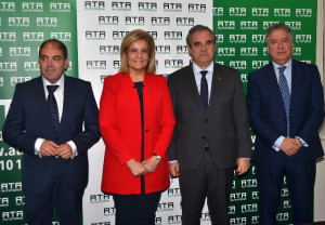 Jesús Aguilar junto a Fátima Báñez y Lorenzo