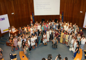  Carmen Montón informa de la creación del Observatorio de Salud de las Mujeres a sociedades científicas, pacientes y asociaciones de mujeres