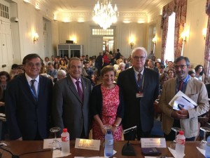 Jesús Acebillo, presidente de Farmaindustria; Emilio Lora Tamayo, rector de la UIMP; María Luisa Real, consejera de Sanidad; Galo Gutiérrez, director general de Industria; y Féliz Lobo, director del curso. (FOTO: Farmaindustria)