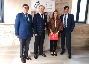 Manuel Pérez, tesorero del CACOF; Antonio Mingorance, presidente del CACOF; Cristina Blanco, Manager Direct Sales; y Alfonso Campoy; Specialist Product Solution Selling, ambos de la Unidad de Negocio de Empresas de Vodafone. 