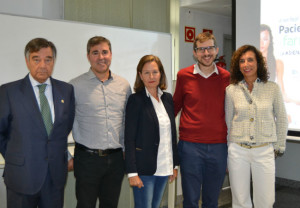 Luis J. González Díez, presidente del COFM; Joaquim Soler Ribaudi, psicólogo clínico del Hospital de la Santa Creu i Sant Pau; Pilar Varela Gallego, vocal de Docencia-Investigación del COFM, Javier de Diego Adeliño, psiquiatra del Hospital de la Santa Creu i Sant Pau; y Concha Porras, del laboratorio Qualigen.