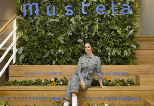 La actriz, Elena Furiase, es la nueva imagen de Mustela