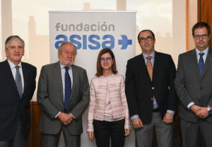 Dr. Enrique de Porres, consejero delegado de ASISA; Mariano Caballero, director de Asesoría Jurídica de ASISA; Dra. María Tormo, directora de Planificación y Desarrollo de ASISA; Jesús Sánchez Bursón, vicepresidente de Farmacéuticos sin Fronteras de España; y Ángel Huélamo Villanueva