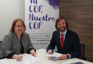 Marta Gallipienzo y Guillermo durante la firma de acuerdo