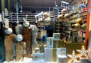 Escaparate de la farmacia de Secuéllanos