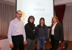 De izquierda a derecha: Camilo Etxebarria, secretario técnico del COF Álava, Milagros López de Ocáriz, presidenta del COF Álava, Maite Ibarra, vocal de titulares de farmacia del COF Álava e Isaura Martínez de Arenaza