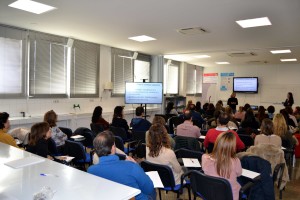 Farmacéuticos, durante la charla