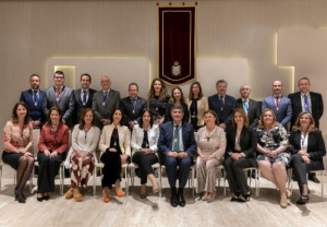 Foto de familia de la nueva Junta de Gobierno de COF Sevilla
