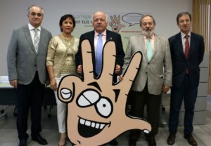 De izquierda a derecha, Antonio Migorance (presidente del CACOF), María Luisa Tarilonte (representante del CACOD), Jesús Aguirre, Alfonso Carmona (vicepresidente del CACM), y José Miguel Cisneros (director del programa PIRASOA). 