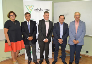 uz María Sanz Díaz, presidenta de la Asociación por la defensa del Modelo Sanitario y Asistencial; Luis González Diez, presidente del Colegio Oficial de Farmacéuticos de Madrid; Cristóbal López de la Manzanara Cano, presidente de Adefarma; Manuel Martínez Domene, director del IMSERSO; y Lázaro González García, presidente de la Asociación contra la Soledad (de izquierda a derecha)