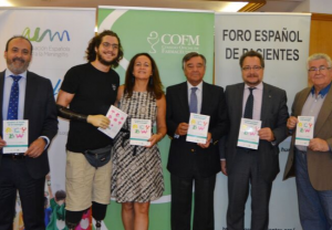 De izquierda a derecha: Eduardo Pastor, presidente del Grupo Cofares; Dávide Morana, embajador nacional de la AEM; Elena Moya, vicepresidenta de la Asociación Española contra la Meningitis (AEM); Luis J. González, presidente del Colegio Oficial de Farmacéuticos de Madrid; José Luis Baquero, director del Foro Español de Pacientes; y Jesús García