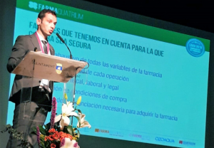 Gustavo Castro, durante su ponencia
