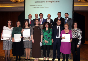 Foto de familia de los premiados y homenajeados