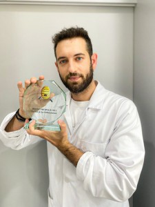 Guillermo Martín recibe el Premio Voz Própolis en representación de los farmaceuticos (002)