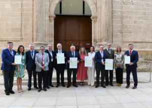 El parlamento andaluz recibe a la profesión farmacéutica en la conmemoración de su Día Mundial