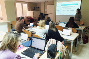 El Colegio de Farmacéuticos de Almería enseña a profesionales a usar AxónFarma