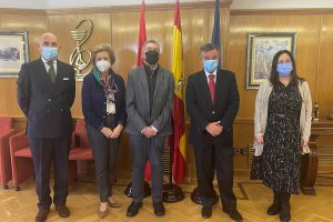 •	Foto (de izda.a dcha): Juan Carlos Conde, Mercedes González Gomis, Cristóbal López de Manzanara, Luis González Díez y Magdalena Colino González