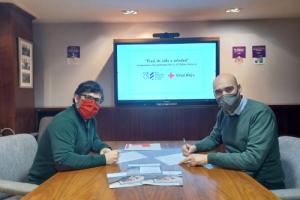 De izquierda a derecha, Esteban Fortea Marco, presidente del comité provincial de Cruz Roja Española en Castellón y Sergio Marco Peiró, presidente del ICOFCS